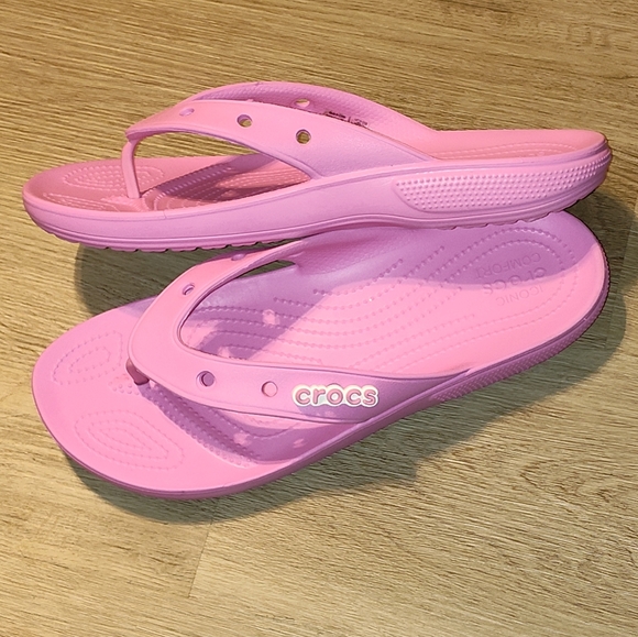 $22💥CROCS Katie Hot Pink Flip Flops Sz 11 - Picture 7 of 9